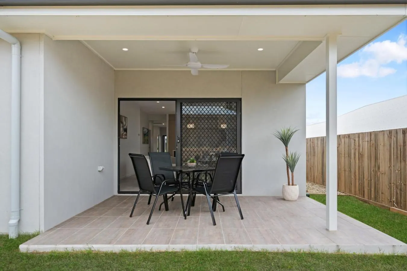 The Crest North Harbour Estate Sleeps 8 Villa Morayfield 0*,  Australia