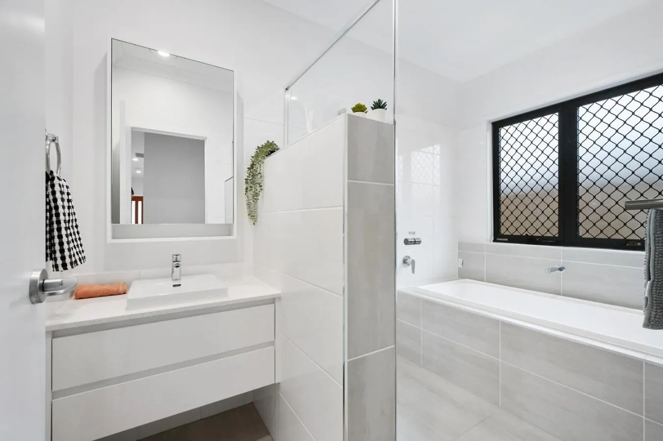 The Crest North Harbour Estate Sleeps 8 Villa Morayfield