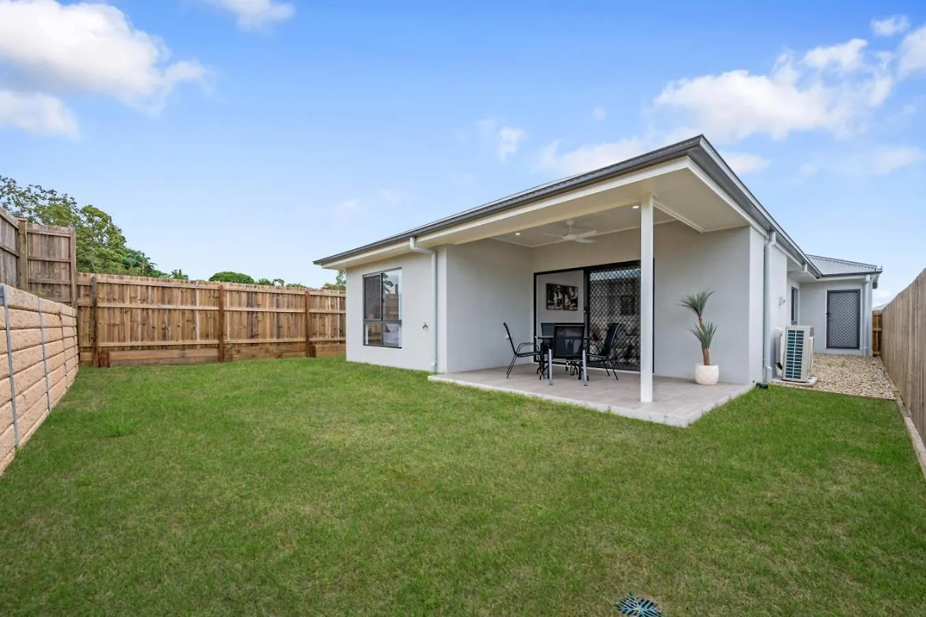 The Crest North Harbour Estate Sleeps 8 Villa Morayfield 0*,