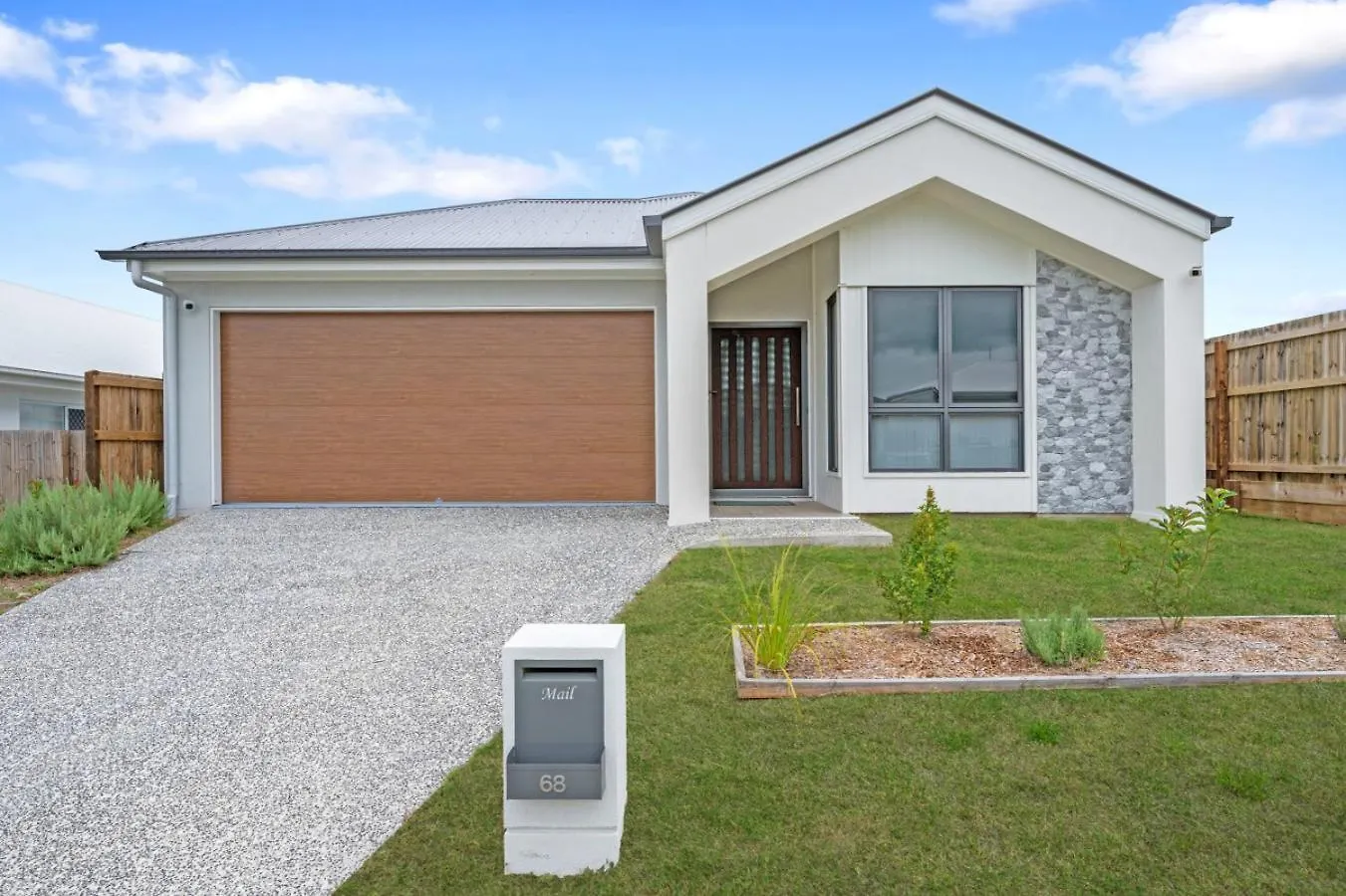 The Crest North Harbour Estate Sleeps 8 Villa Morayfield Holiday home